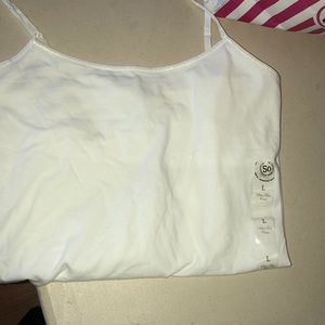 Fitted white tank top